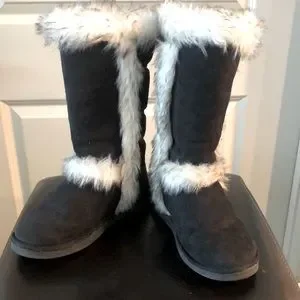 Fuzzy Winter Boots black and white
